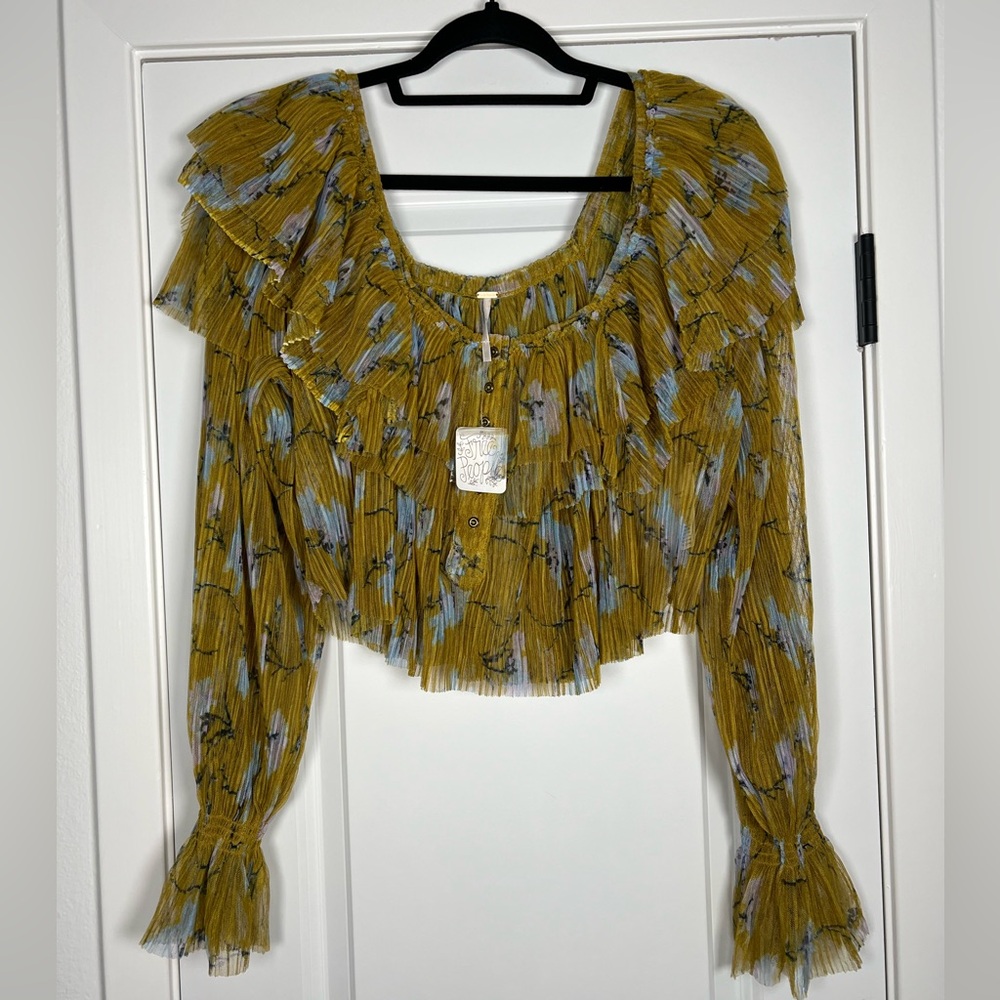 Free People Yellow Floral Top. Beautiful. NWT❤️ Sz 4 but will fit a 6.